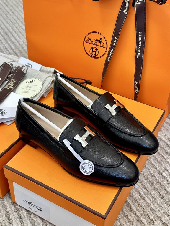 High quality ex-factoryHERMRS Hermes   Classic Louboutin ShoesHERME.S Hermes  Classic Loafers New!Black classic, oatmeal color with enamel buckle.Milk tea color is soft and versatileHermès' SpringSummer 23 Most H Button 