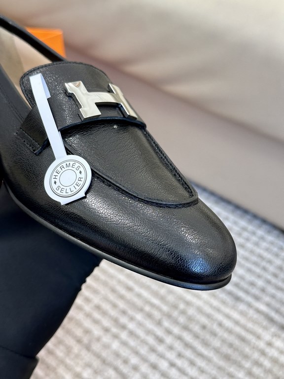 High quality ex-factoryHERMRS Hermes   Classic Louboutin ShoesHERME.S Hermes  Classic Loafers New!Black classic, oatmeal color with enamel buckle.Milk tea color is soft and versatileHermès' SpringSummer 23 Most H Button 