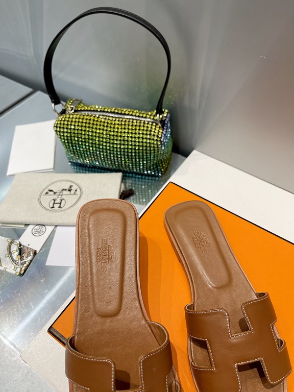 HERMES Hermes 2022 H Home New color update Classic works Multi-color choice let you love enough. Classic work Universal slippers, is the goddess are like on me oh! Really versatile, with pants or skirt are OK.Upper mater