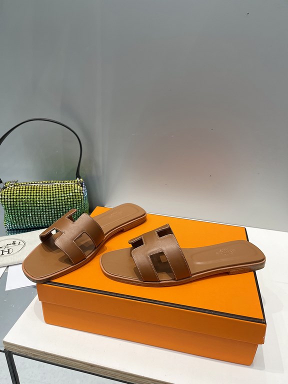 HERMES Hermes 2022 H Home New color update Classic works Multi-color choice let you love enough. Classic work Universal slippers, is the goddess are like on me oh! Really versatile, with pants or skirt are OK.Upper mater