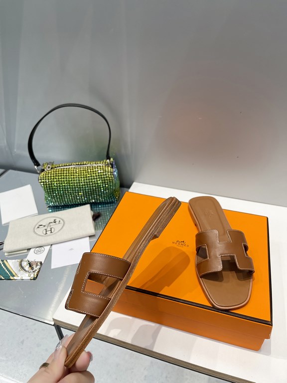 HERMES Hermes 2022 H Home New color update Classic works Multi-color choice let you love enough. Classic work Universal slippers, is the goddess are like on me oh! Really versatile, with pants or skirt are OK.Upper mater