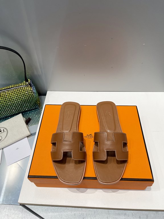 HERMES Hermes 2022 H Home New color update Classic works Multi-color choice let you love enough. Classic work Universal slippers, is the goddess are like on me oh! Really versatile, with pants or skirt are OK.Upper mater