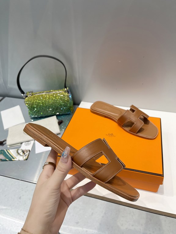 HERMES Hermes 2022 H Home New color update Classic works Multi-color choice let you love enough. Classic work Universal slippers, is the goddess are like on me oh! Really versatile, with pants or skirt are OK.Upper mater