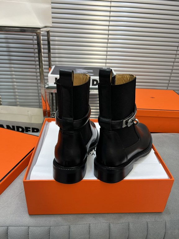 Out of the factory Top version!Hermès Hermès fall and winter new Kelly buckle Martin boots.Lace-up design with Kelly buckle embellishment, thin and stylish, many net red models, small red book and many other bloggers rec