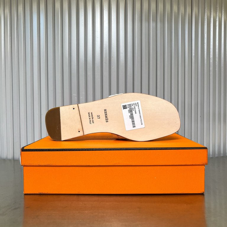 Bone Cord Collection Newly Revamped (Hermès) Packaging upgraded, version of the workmanship materials upgraded.Hermes  market highest version of pure handmade shoes   Top Product Hermes Slippers  ----------The most class