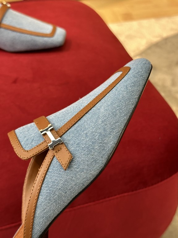 Topherme...ss23 new arrival～!H's SpringSummer 2023 Square Toe Half Flip Flops Wrapped feeling is very good, full of comfort   looks like a showy and stretchy foot! Leather trim, exquisite details, handsome and versatile!