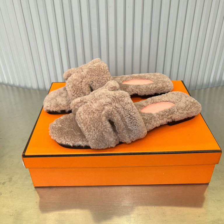 New color, lambswool. Newly revamped (Hermès) Packaging upgraded, version of the workmanship materials upgraded.Hermes  market highest version pure handmade shoes   Top Product Hermes Slippers  ----------Early fall new m