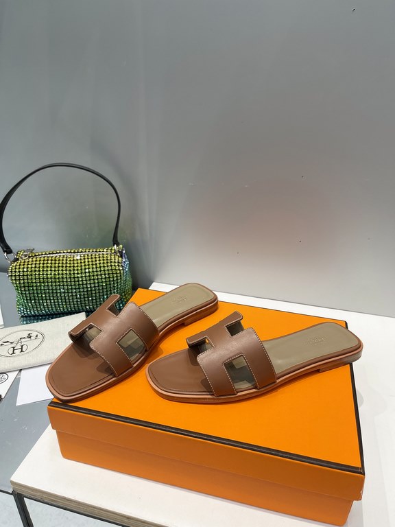 HERMES Hermes 2022 H Home New color update Classic works Multi-color choice let you love enough. Classic work Universal slippers, is the goddess are like on me oh! Really versatile, with pants or skirt are OK.Upper mater