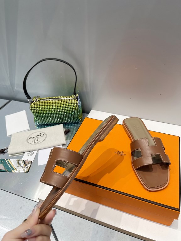 HERMES Hermes 2022 H Home New color update Classic works Multi-color choice let you love enough. Classic work Universal slippers, is the goddess are like on me oh! Really versatile, with pants or skirt are OK.Upper mater