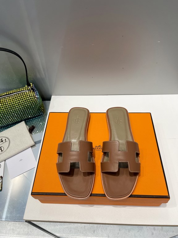 HERMES Hermes 2022 H Home New color update Classic works Multi-color choice let you love enough. Classic work Universal slippers, is the goddess are like on me oh! Really versatile, with pants or skirt are OK.Upper mater