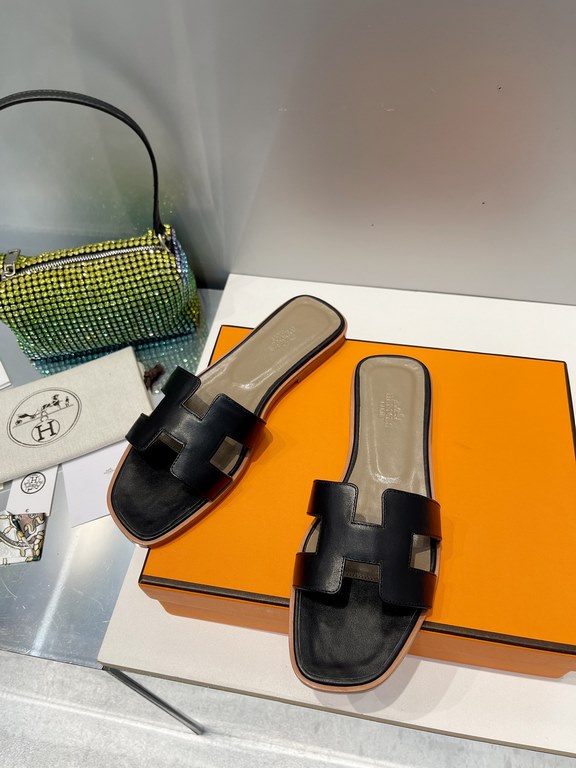 HERMES Hermes 2022 H Home New color update Classic works Multi-color choice let you love enough. Classic work Universal slippers, is the goddess are like on me oh! Really versatile, with pants or skirt are OK.Upper mater