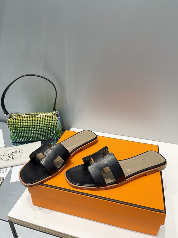 HERMES Hermes 2022 H Home New color update Classic works Multi-color choice let you love enough. Classic work Universal slippers, is the goddess are like on me oh! Really versatile, with pants or skirt are OK.Upper mater