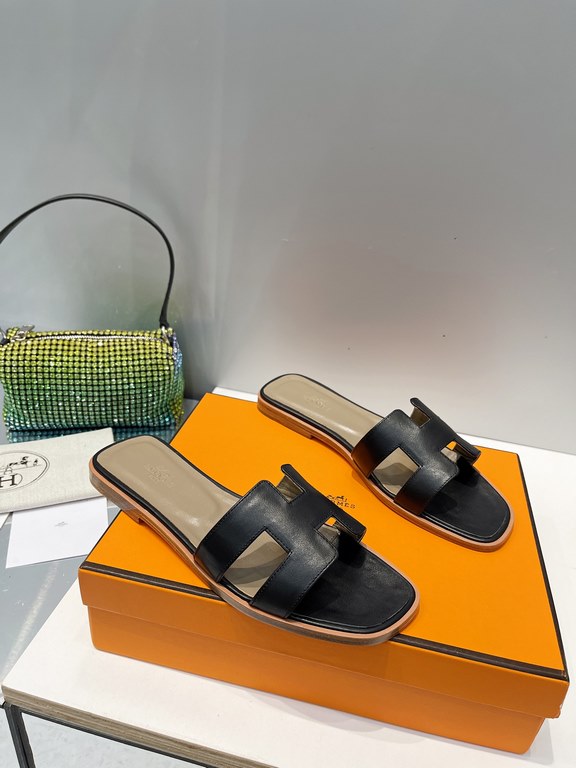 HERMES Hermes 2022 H Home New color update Classic works Multi-color choice let you love enough. Classic work Universal slippers, is the goddess are like on me oh! Really versatile, with pants or skirt are OK.Upper mater