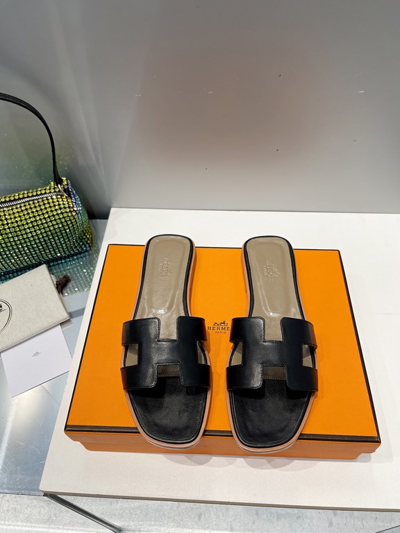 HERMES Hermes 2022 H Home New color update Classic works Multi-color choice let you love enough. Classic work Universal slippers, is the goddess are like on me oh! Really versatile, with pants or skirt are OK.Upper mater