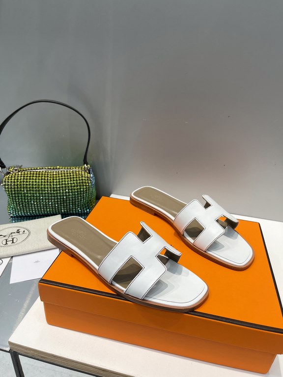 HERMES Hermes 2022 H Home New color update Classic works Multi-color choice let you love enough. Classic work Universal slippers, is the goddess are like on me oh! Really versatile, with pants or skirt are OK.Upper mater