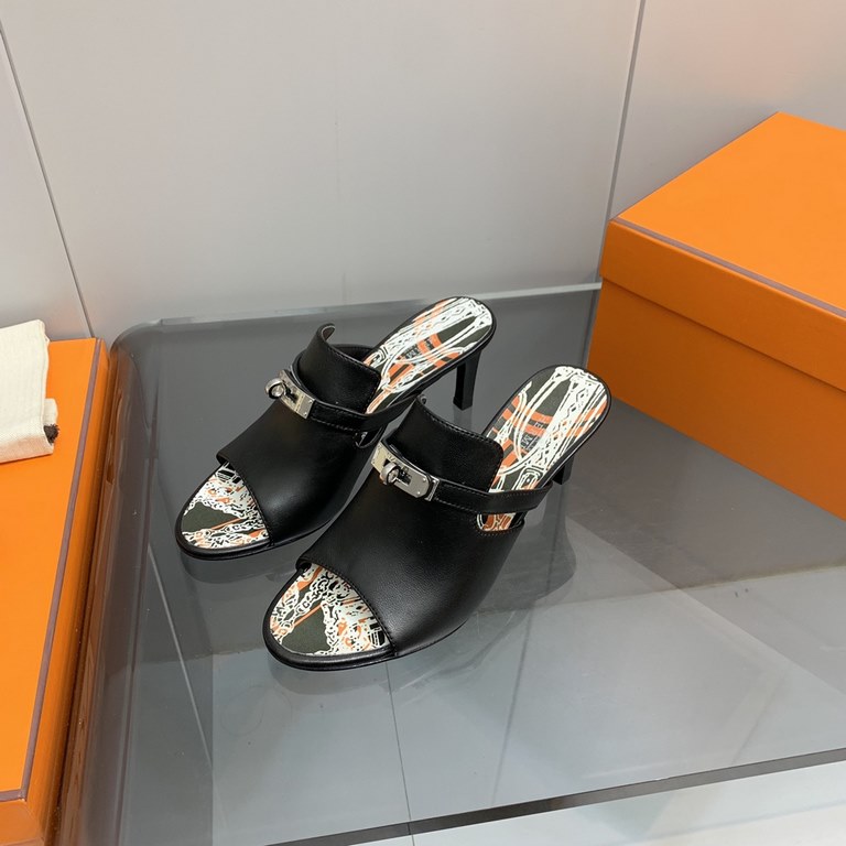 The actual Hermes shoes are made by hand, and they've been handmade to order for a long time.Hermes Hermes new mid-heeled sandals authentic open mold custom hand-sewn craft enamel technology on the heavy development of a