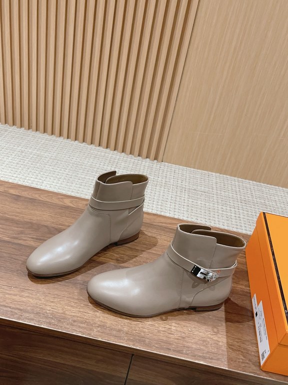 [Top]        Taking a classic to the extreme!Neo Double Loop Ankle Strap Ankle Boots KeLLY Buckle Boots. ... detail below№1注__ The uppers are made of channel leather, each piece of leather has a clearance code, the leath