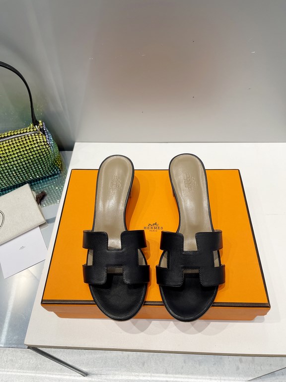 HERMES Hermes 2022 H Home New color update Classic works Multi-color choice let you love enough. Classic work Universal slippers, is the goddess are like on me oh! Really versatile, with pants or skirt are OK.Upper mater