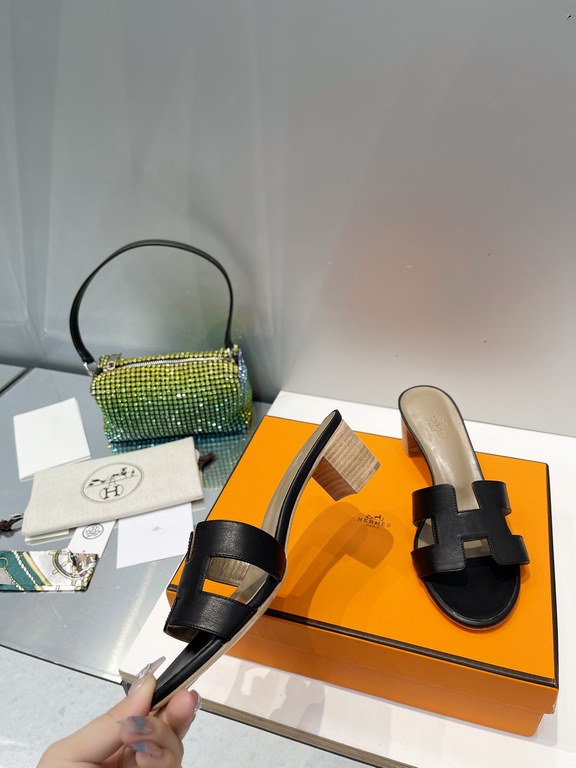 HERMES Hermes 2022 H Home New color update Classic works Multi-color choice let you love enough. Classic work Universal slippers, is the goddess are like on me oh! Really versatile, with pants or skirt are OK.Upper mater