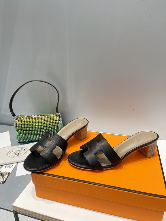 HERMES Hermes 2022 H Home New color update Classic works Multi-color choice let you love enough. Classic work Universal slippers, is the goddess are like on me oh! Really versatile, with pants or skirt are OK.Upper mater