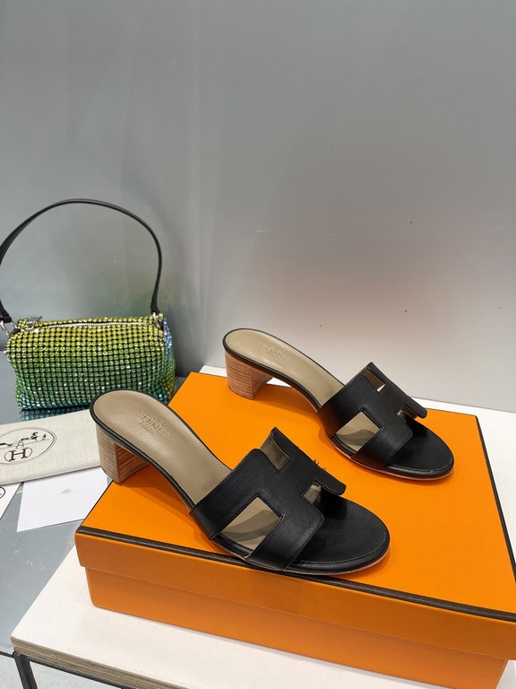 HERMES Hermes 2022 H Home New color update Classic works Multi-color choice let you love enough. Classic work Universal slippers, is the goddess are like on me oh! Really versatile, with pants or skirt are OK.Upper mater