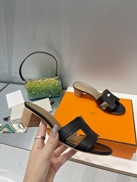 HERMES Hermes 2022 H Home New color update Classic works Multi-color choice let you love enough. Classic work Universal slippers, is the goddess are like on me oh! Really versatile, with pants or skirt are OK.Upper mater