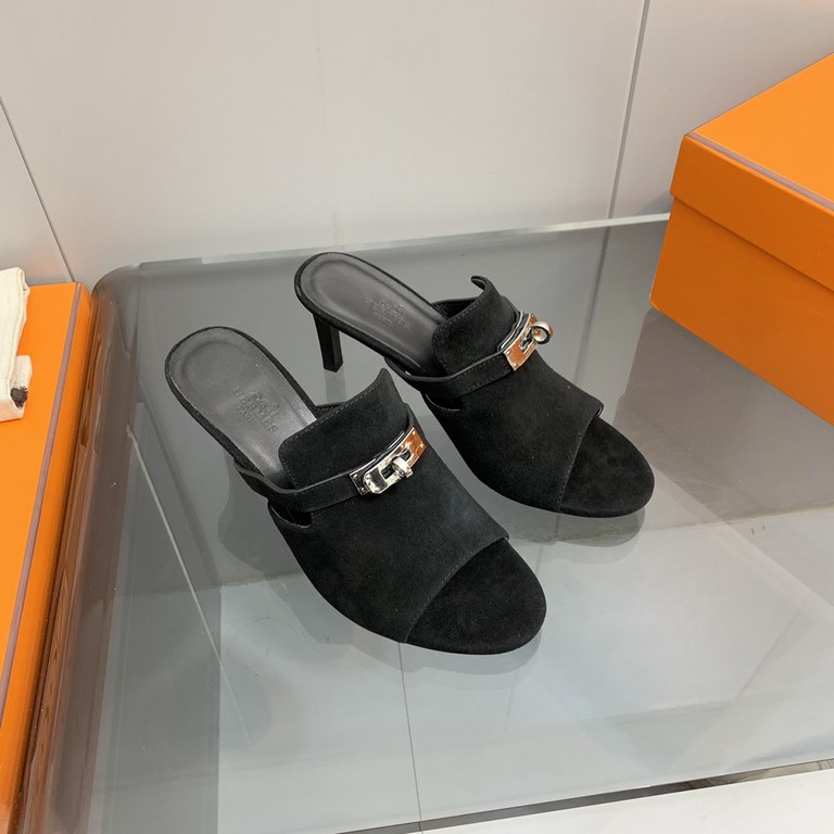 The actual Hermes shoes are made by hand, and they've been handmade to order for a long time.Hermes Hermes new mid-heeled sandals authentic open mold custom hand-sewn craft enamel technology on the heavy development of a