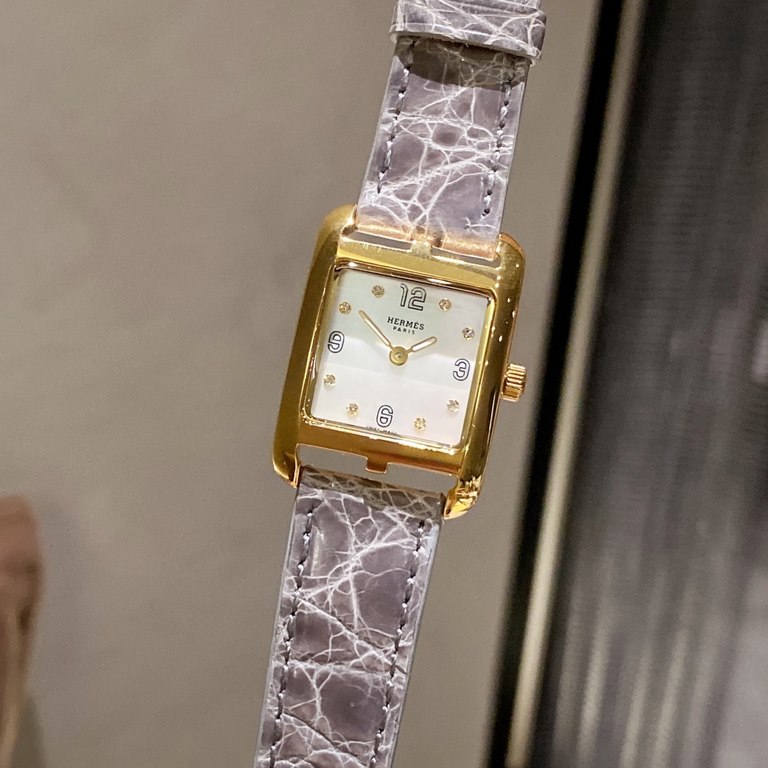 Hermes NANTUCKET series, follow the pace of Hermes cape cod, naughty to meet the wonderful future, Hong Kong DFS Global Duty Free new listing diameter 23mm mother-of-pearl dial, Swiss quartz movement, CNC fine craft thre