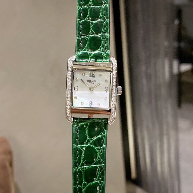 Hermes NANTUCKET series, follow the pace of Hermes cape cod, naughty to meet the wonderful future, Hong Kong DFS Global Duty Free new listing diameter 23mm mother-of-pearl dial, Swiss quartz movement, CNC fine craft thre