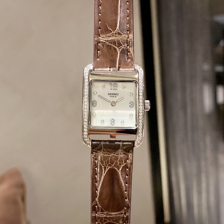 Hermes NANTUCKET series, follow the pace of Hermes cape cod, naughty to meet the wonderful future, Hong Kong DFS Global Duty Free new listing diameter 23mm mother-of-pearl dial, Swiss quartz movement, CNC fine craft thre