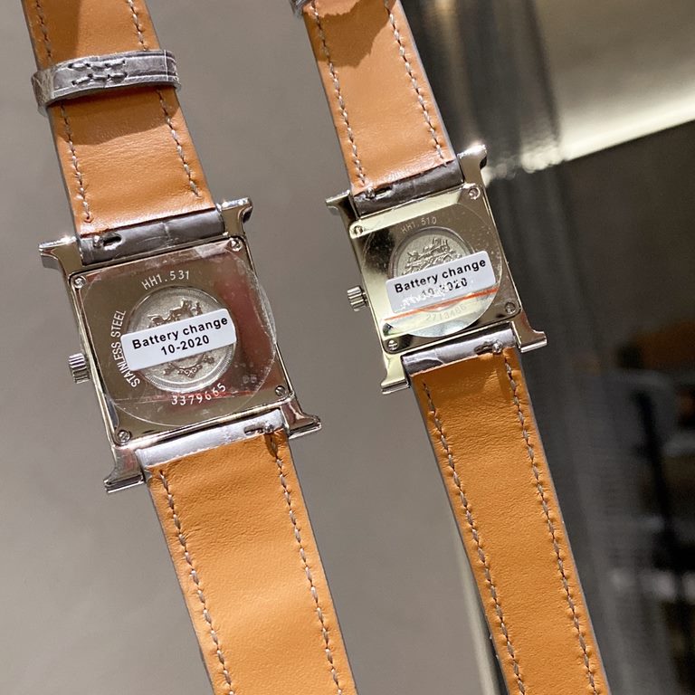 Crocodile. Gold. Diamonds.Hermes HEURE H series, the most classic H case, white natural mother-of-pearl face, hand-polished, the square dial of the watch really have no resistance. 316 stainless steel case polished H sha