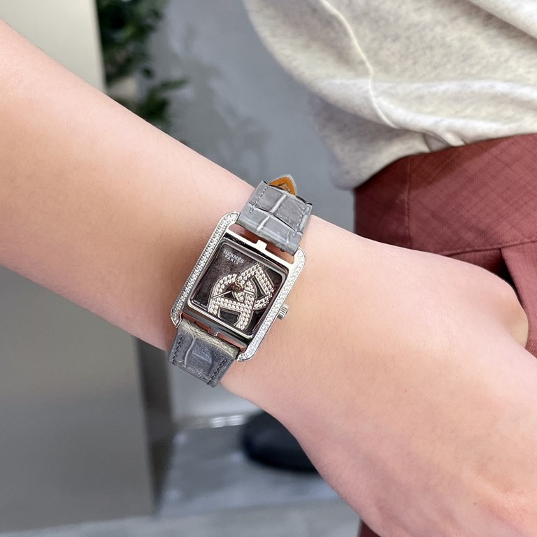 Hermes HEURE H series, the most classic H case, white natural enameled face, hand-polished and made of this square dial watches really have no resistance at all.316 stainless steel case precision polished H shape Line sm