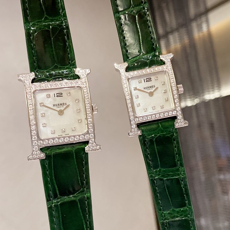 Crocodile. Gold. Diamonds.Hermes HEURE H series, the most classic H case, white natural mother-of-pearl face, hand-polished, the square dial of the watch really have no resistance. 316 stainless steel case polished H sha