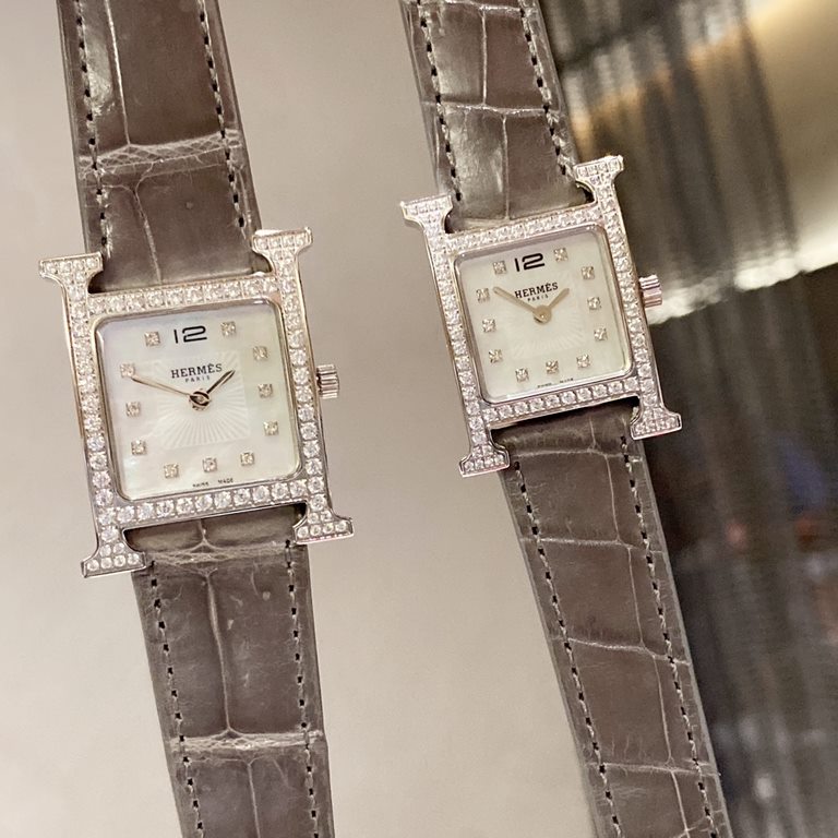 Crocodile. Gold. Diamonds.Hermes HEURE H series, the most classic H case, white natural mother-of-pearl face, hand-polished, the square dial of the watch really have no resistance. 316 stainless steel case polished H sha