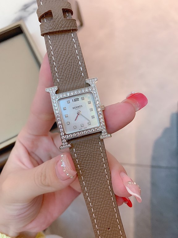 Hermès Early Spring 2022  Latest ColorwaySmall stainless steel case measuring 21 x 21 mm Diamond-set sandblasted black PVD-coated dial set with 36 diamondsQuartz movement, Swiss madeFunctions hour and minute indicationWa