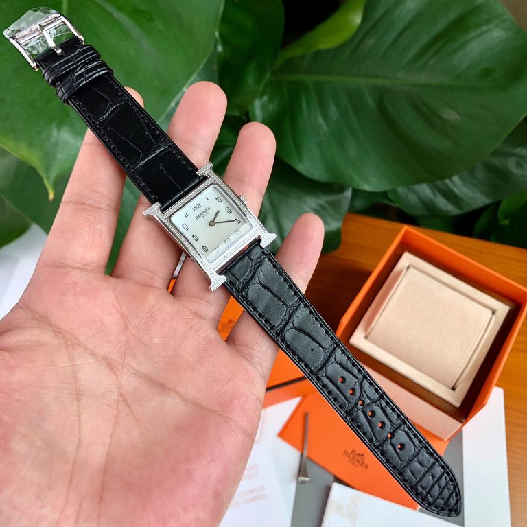 Wholesale box Support Hong Kong, USA direct mailDial size 2626mm, bezel set with 112 VS diamonds! Hermes HEURE H series, the most classic H case, white natural mother-of-pearl face, hand-polished and made of this square 