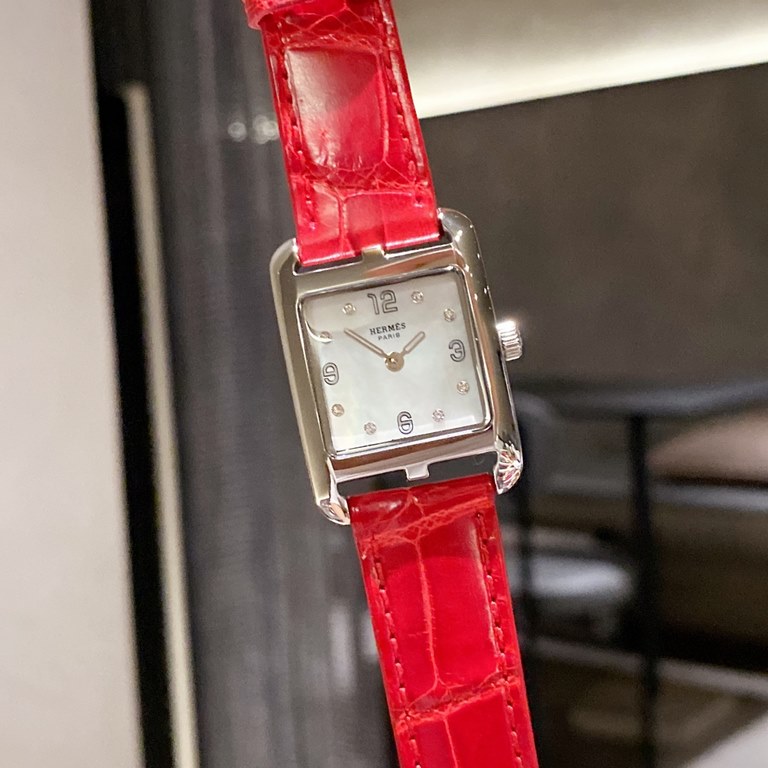 Hermes NANTUCKET series, follow the pace of Hermes cape cod, naughty to meet the wonderful future, Hong Kong DFS Global Duty Free new listing diameter 23mm mother-of-pearl dial, Swiss quartz movement, CNC fine craft thre