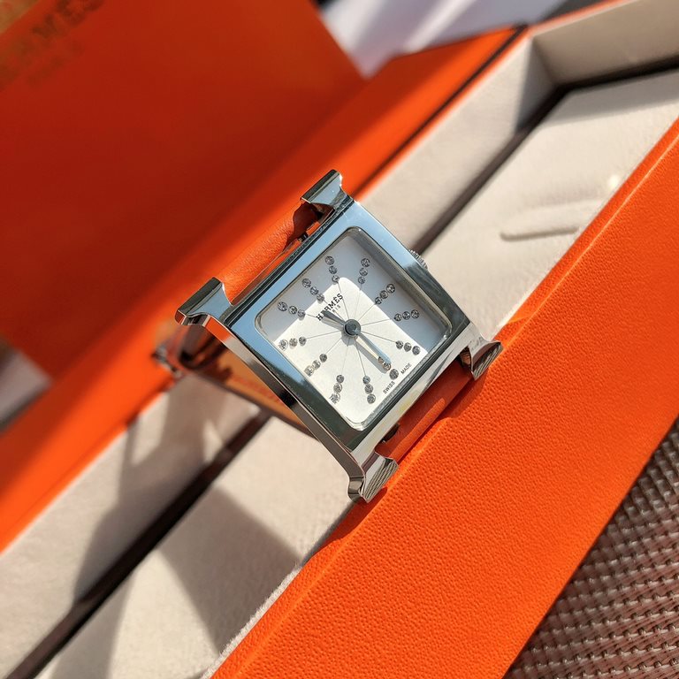 Wholesale box Support Hong Kong, U.S. direct mailHermès Early Spring 2022  Latest colorway Small stainless steel case measuring 21 x 21 mm Diamond-set sandblasted black PVD-coated dial set with 36 diamonds Quartz movemen