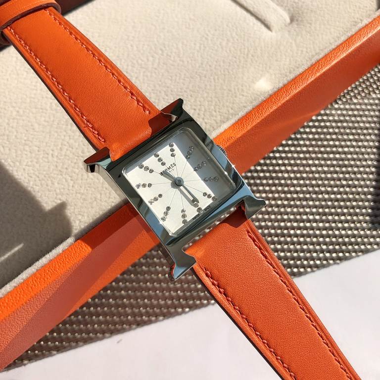 Wholesale box Support Hong Kong, U.S. direct mailHermès Early Spring 2022  Latest colorway Small stainless steel case measuring 21 x 21 mm Diamond-set sandblasted black PVD-coated dial set with 36 diamonds Quartz movemen