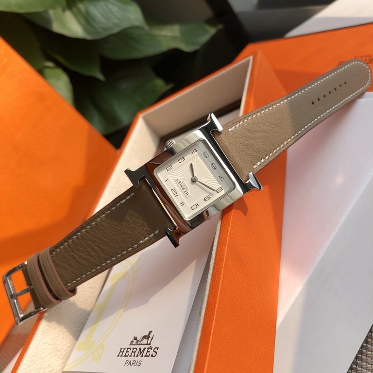 Batch matching box Support Hong Kong, the United States direct mailOriginal single HERMES Hermes H HOUR series. Swiss quartz movement. Square dial large 26mm, small 21mm. 316L steel case A variety of colors of the strap 