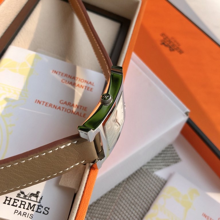 Batch matching box Support Hong Kong, the United States direct mailOriginal single HERMES Hermes H HOUR series. Swiss quartz movement. Square dial large 26mm, small 21mm. 316L steel case A variety of colors of the strap 