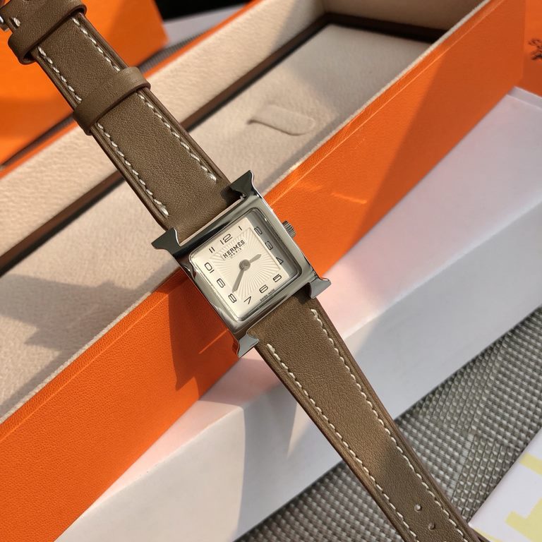 Batch matching box Support Hong Kong, the United States direct mailOriginal single HERMES Hermes H HOUR series. Swiss quartz movement. Square dial large 26mm, small 21mm. 316L steel case A variety of colors of the strap 