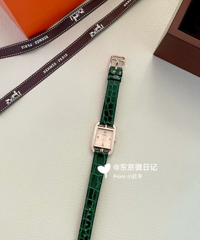 Hermes NANTUCKET series, follow the pace of Hermes cape cod, naughty to meet the wonderful future, Hong Kong DFS Global Duty Free new listing diameter small 21mm medium 26mm mother-of-pearl dial, Swiss quartz movement, C