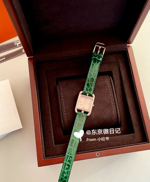 Hermes NANTUCKET series, follow the pace of Hermes cape cod, naughty to meet the wonderful future, Hong Kong DFS Global Duty Free new listing diameter small 21mm medium 26mm mother-of-pearl dial, Swiss quartz movement, C