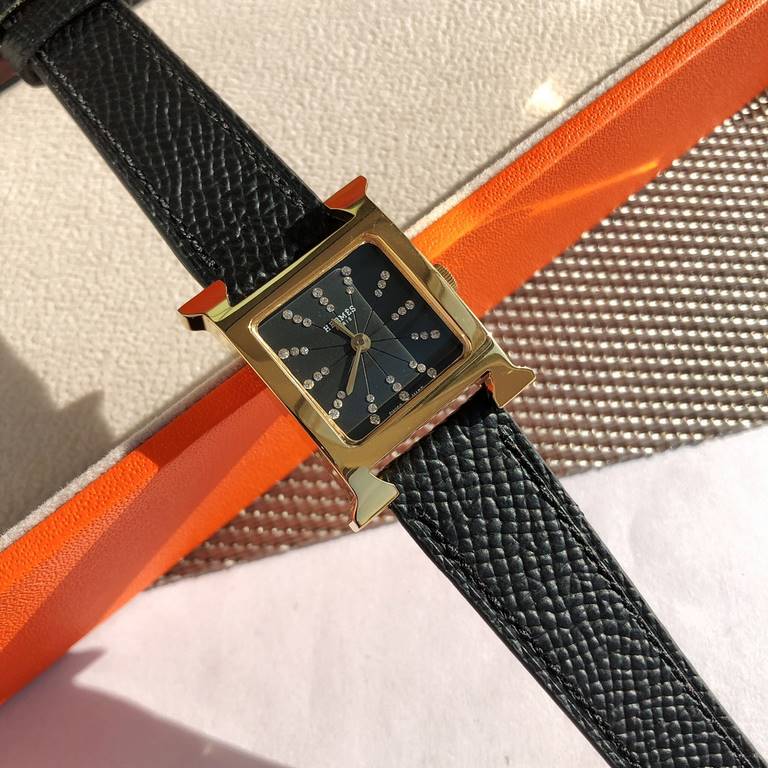 Wholesale box Support Hong Kong, U.S. direct mailHermès Early Spring 2022  Latest colorway Small stainless steel case measuring 21 x 21 mm Diamond-set sandblasted black PVD-coated dial set with 36 diamonds Quartz movemen