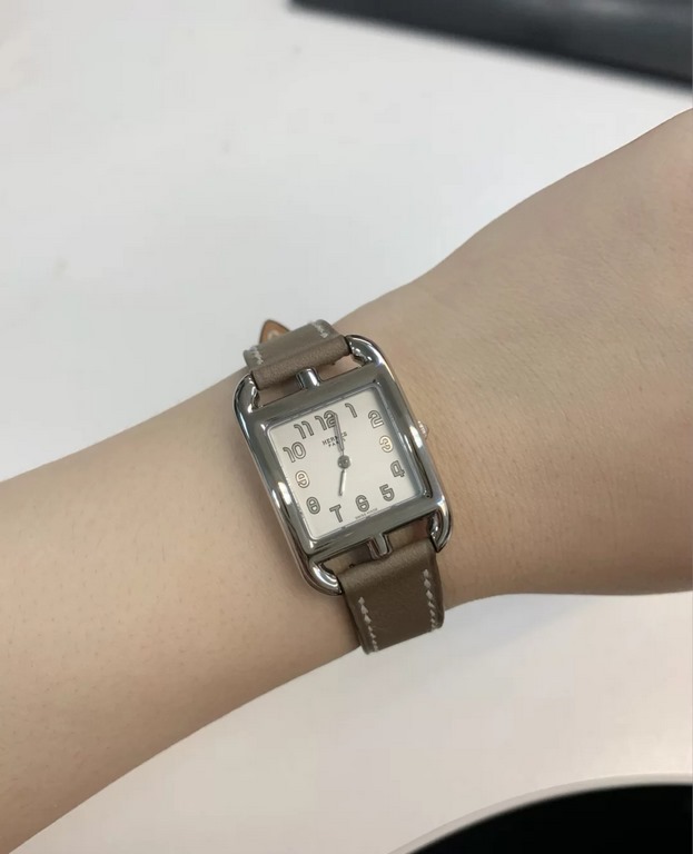 White light, gold light, diamond. Crocodile LeatherHermes NANTUCKET series, follow the pace of Hermes cape cod, naughty to meet the wonderful future, Hong Kong DFS Global Duty Free new listing diameter 23mm mother-of-pea