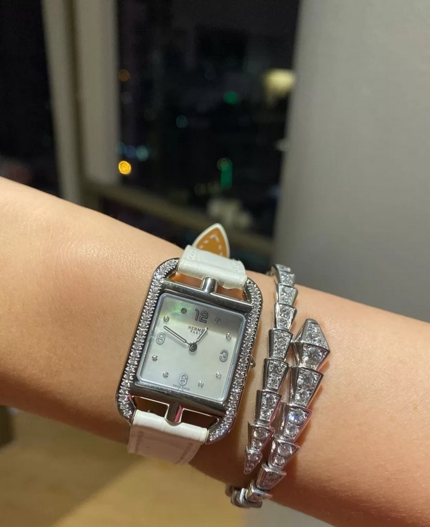 White light, gold light, diamond. Crocodile LeatherHermes NANTUCKET series, follow the pace of Hermes cape cod, naughty to meet the wonderful future, Hong Kong DFS Global Duty Free new listing diameter 23mm mother-of-pea