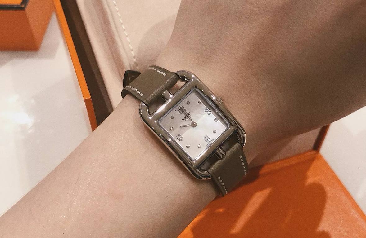 White light, gold light, diamond. Crocodile LeatherHermes NANTUCKET series, follow the pace of Hermes cape cod, naughty to meet the wonderful future, Hong Kong DFS Global Duty Free new listing diameter 23mm mother-of-pea