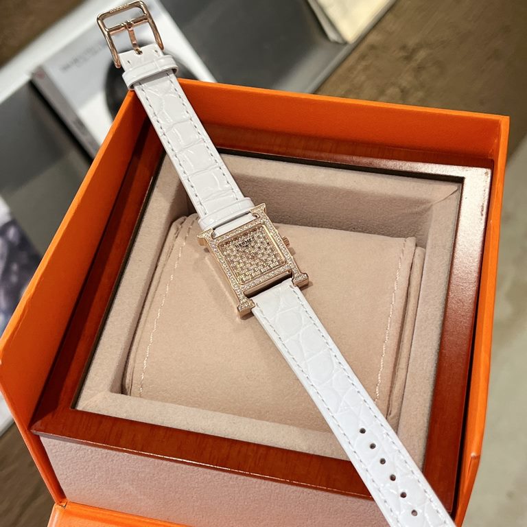 Crocodile full diamond series   Hermes NANTUCKET series, follow the pace of hermes cape cod, naughty to meet the wonderful future, Hong Kong DFS Global Duty Free Shop new listing Diameter small 21mm A big sky star dial, 