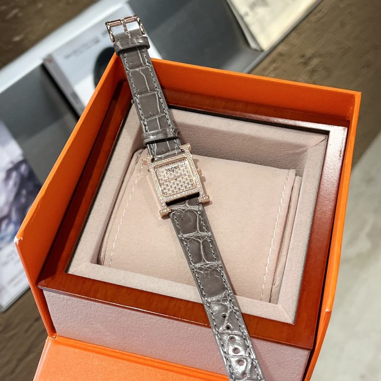 Crocodile full diamond series   Hermes NANTUCKET series, follow the pace of hermes cape cod, naughty to meet the wonderful future, Hong Kong DFS Global Duty Free Shop new listing Diameter small 21mm A big sky star dial, 